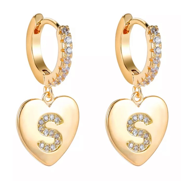 🤍Gold plated letter “A” ,”B”, “C”, “D”, “E”,”M”, “K” , “S” earrings - Picture 7 of 9